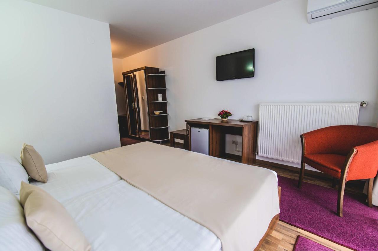 Hotel Class Брезой Экстерьер фото