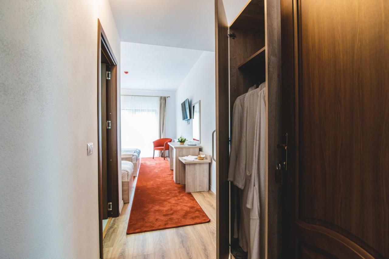 Hotel Class Брезой Экстерьер фото