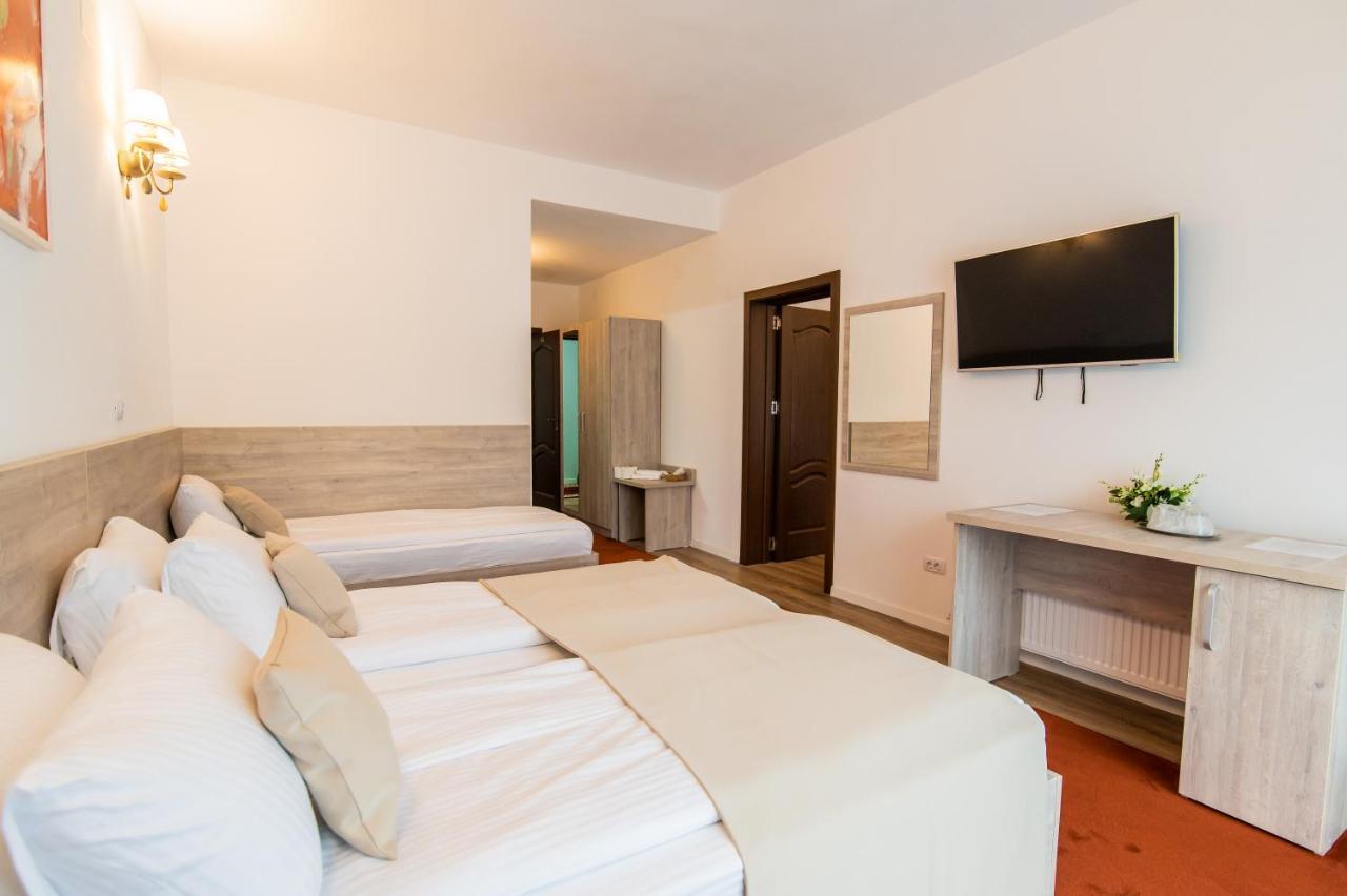 Hotel Class Брезой Экстерьер фото